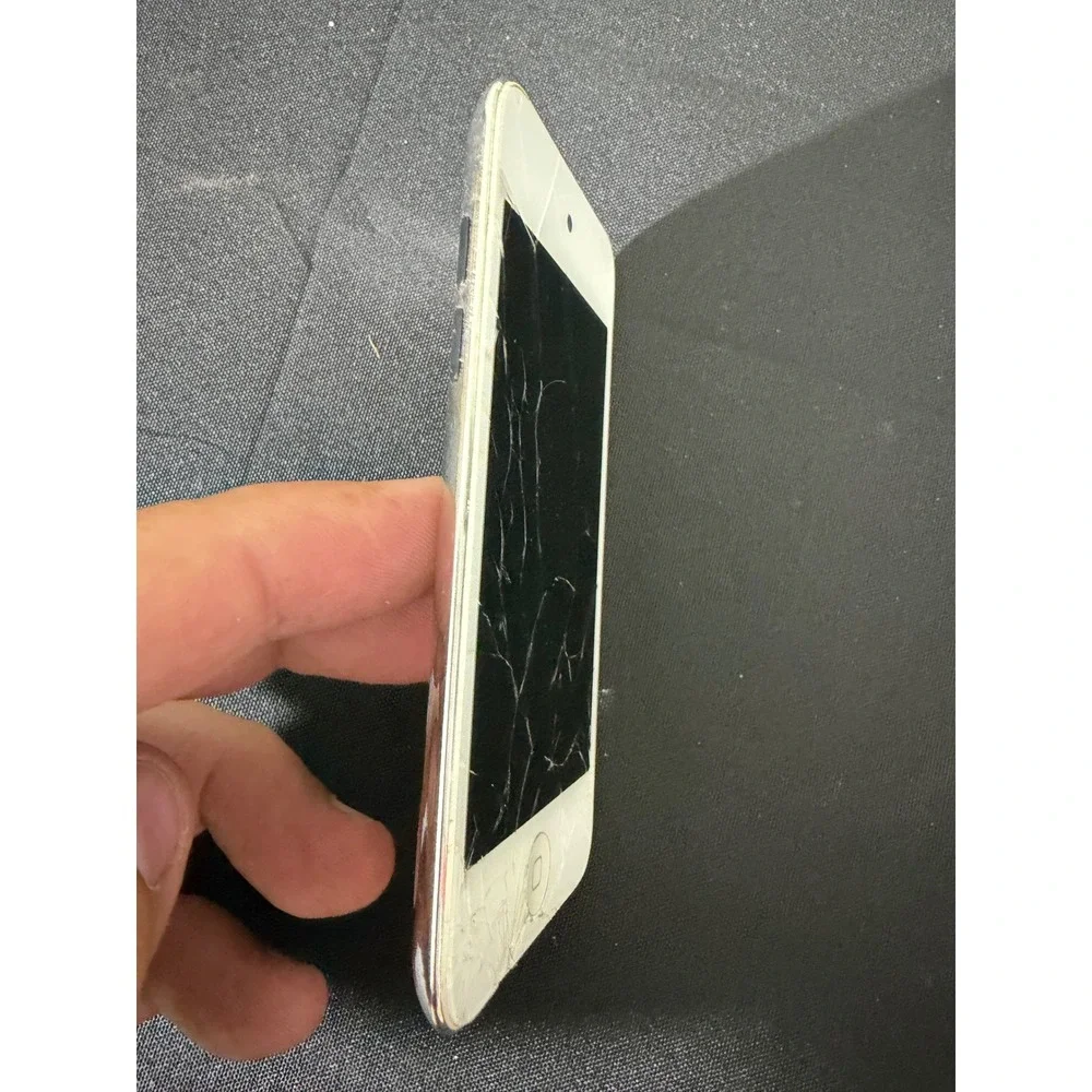 Apple iPod Touch 4th Gen 8GB White Fair Cracked Screen A1367 For Parts